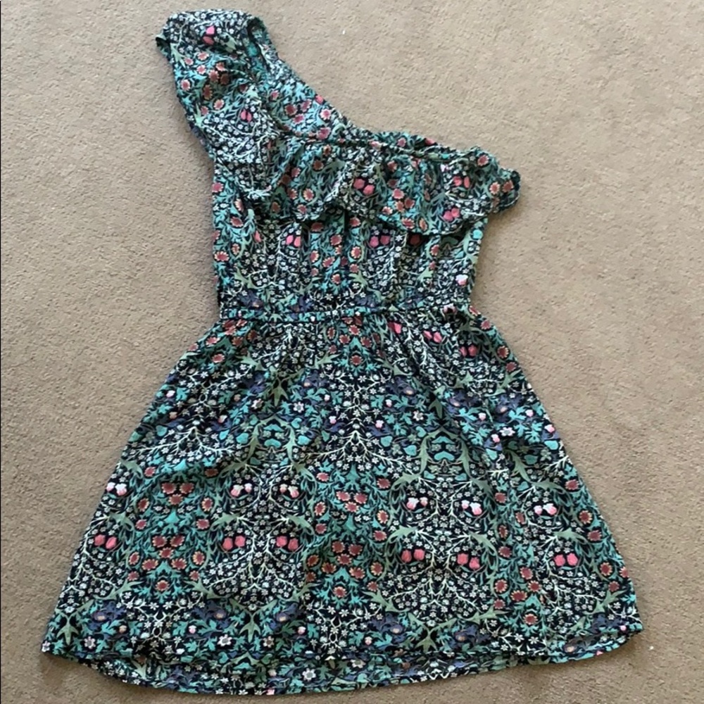 One shoulder dress
